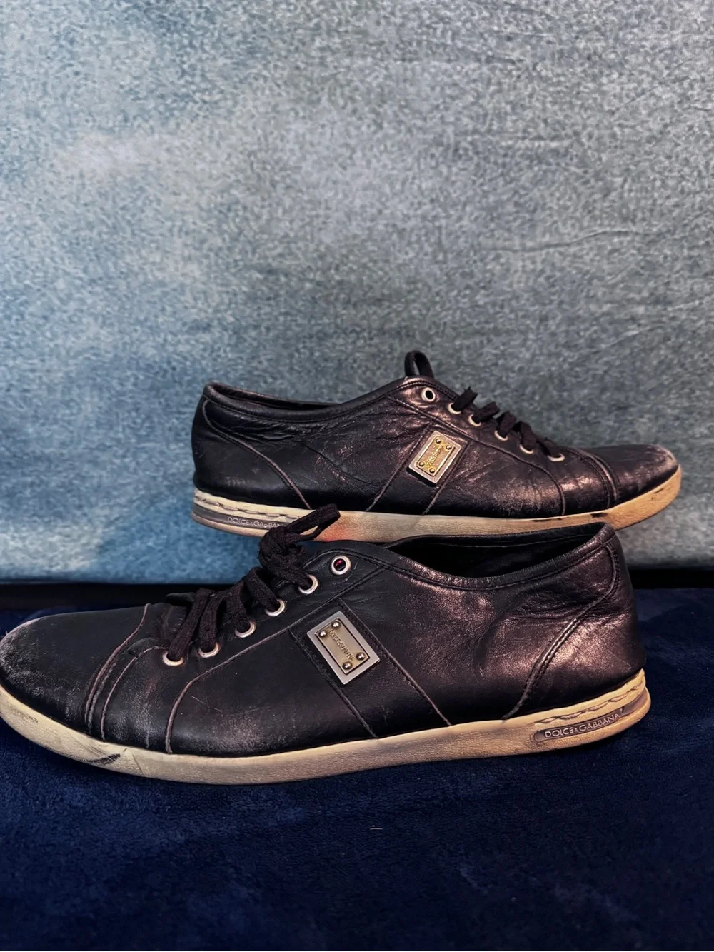 Dolce & Gabbana Men’s Black Leather Sneakers with Gold Plaque